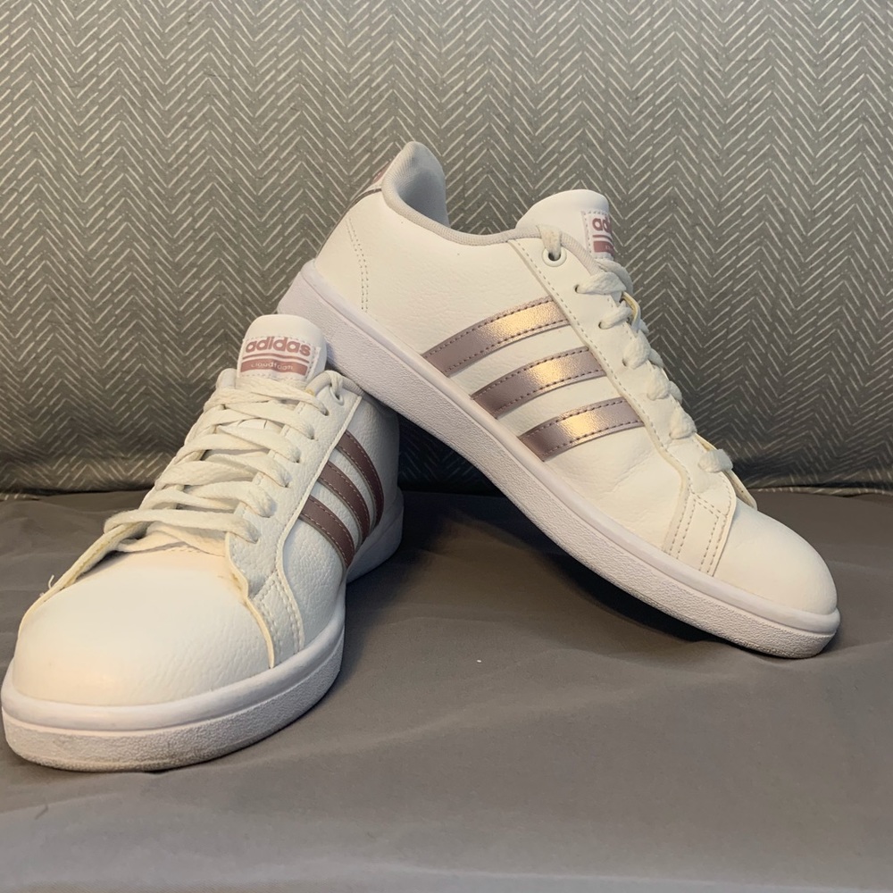 adidas Cloudfoam Advantage Women’s Sneaker Size 8